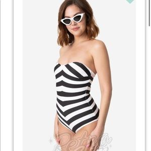 Barbie, classic 1959 swimsuit 🌟